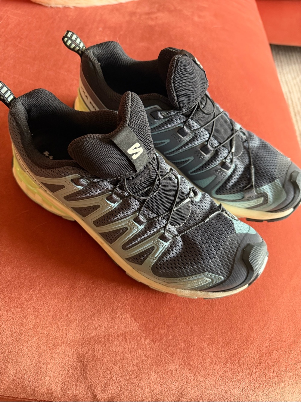 XA Pro 3D V9 Trail Shoes